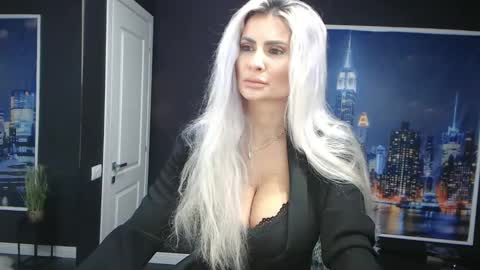 Snapshot of laras_moans chatting on 5, 12, 2024 laras_moans online show from 5, 12, 2024