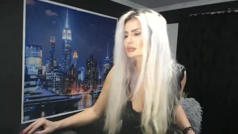 Snapshot of laras_moans chatting on 7, 12, 2024 laras_moans online show from 7, 12, 2024