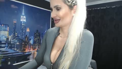 Snapshot of laras_moans chatting on 29, 12, 2024 laras_moans online show from 29, 12, 2024