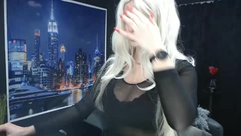 Snapshot of laras_moans chatting on 24, 1, 2025 laras_moans online show from 24, 1, 2025