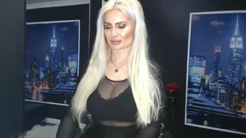 Snapshot of laras_moans chatting on 2, 3, 2025 laras_moans online show from 2, 3, 2025