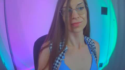 Snapshot of larawintersxxx chatting on 11, 10, 2025 larawintersxxx online show from 11, 10, 2025