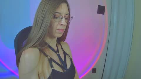 Snapshot of larawintersxxx chatting on 11, 11, 2025 larawintersxxx online show from 11, 11, 2025