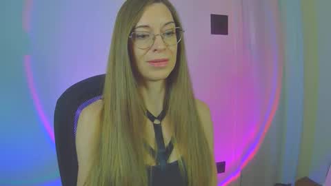 Snapshot of larawintersxxx chatting on 19, 11, 2025 larawintersxxx online show from 19, 11, 2025