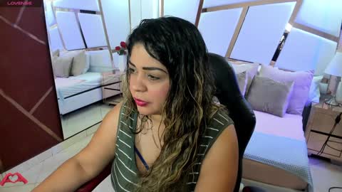 Snapshot of laris_park chatting on 2, 1, 2025 laris_park online show from 2, 1, 2025