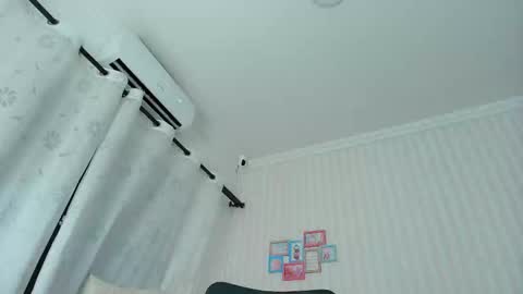 Larissas online show from 2, 10, 2025