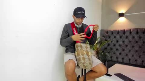 LARRY online show from 16, 1, 2026