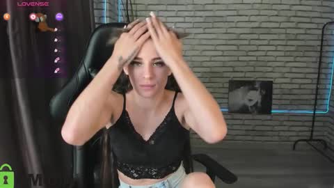 Snapshot of lasly_moon chatting on 19, 10, 2025 lasly_moon online show from 19, 10, 2025