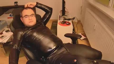 latexboy893 online show from 1, 12, 2025