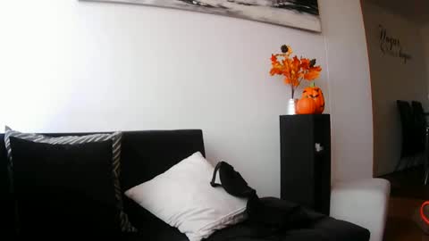 Snapshot of latiinvenushot chatting on 4, 11, 2025 latiinvenushot online show from 4, 11, 2025