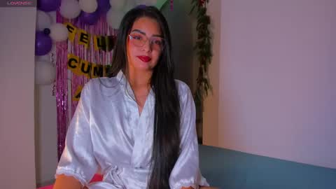 Snapshot of latin_gabby chatting on 6, 11, 2025 Gabby online show from 6, 11, 2025