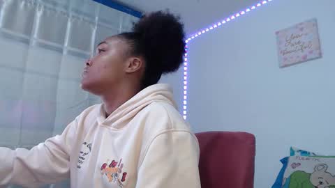 Snapshot of latin_rihanna_j chatting on 19, 11, 2025 karen online show from 19, 11, 2025