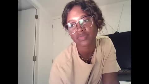 Snapshot of latina033 chatting on 26, 10, 2025 latina033 online show from 26, 10, 2025