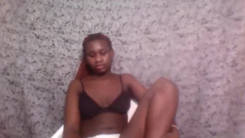 Snapshot of latina_ebony1 chatting on 4, 12, 2025 Latina online show from 4, 12, 2025