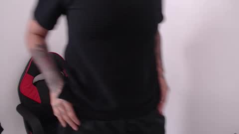 Snapshot of latinaleksa chatting on 20, 10, 2025 Alex online show from 20, 10, 2025