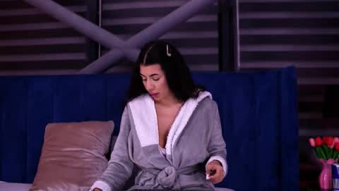 Latina online show from 1, 2, 2026