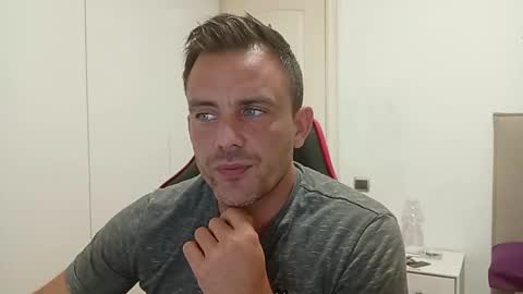 Snapshot of latinboyblue chatting on 8, 9, 2025 LatinBlueBoy online show from 8, 9, 2025