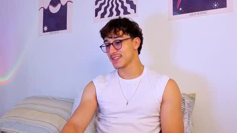 Snapshot of latinguyxl chatting on 24, 9, 2025 Logan online show from 24, 9, 2025