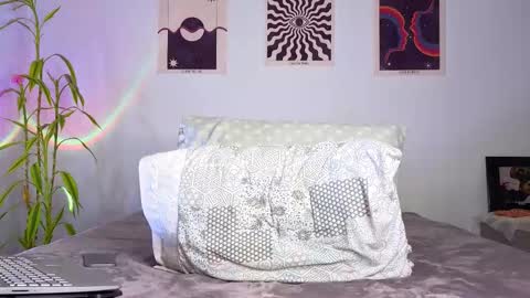 Snapshot of latinguyxl chatting on 12, 10, 2025 Logan online show from 12, 10, 2025