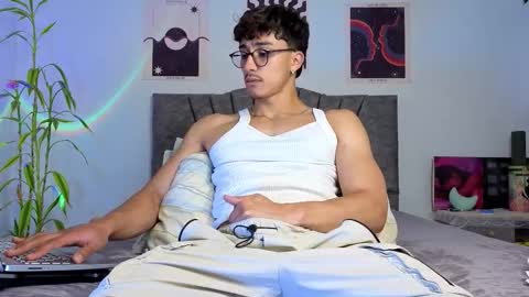 Snapshot of latinguyxl chatting on 10, 11, 2025 Logan online show from 10, 11, 2025