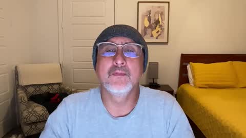 QS - INDEPENDENT MODEL online show from 28, 10, 2025