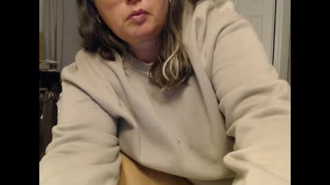 Snapshot of laulauma chatting on 4, 11, 2025 LauLauMa online show from 4, 11, 2025