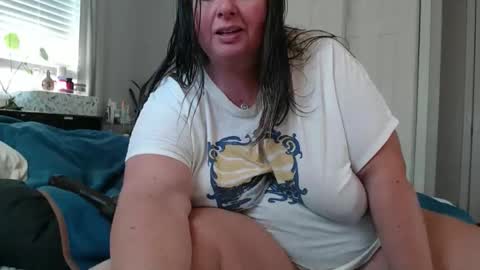 Snapshot of laulauma chatting on 6, 11, 2025 LauLauMa online show from 6, 11, 2025