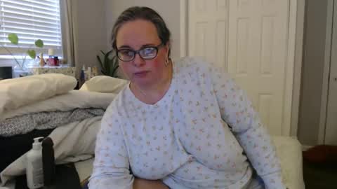 Snapshot of laulauma chatting on 11, 11, 2025 LauLauMa online show from 11, 11, 2025