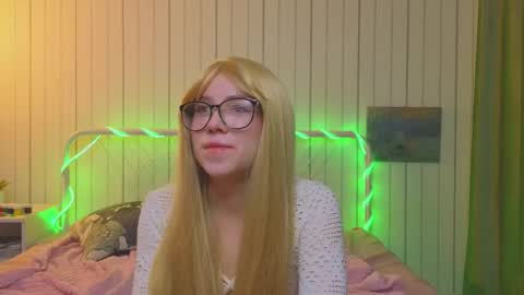 Snapshot of launakohan chatting on 24, 11, 2025 Kylie online show from 24, 11, 2025