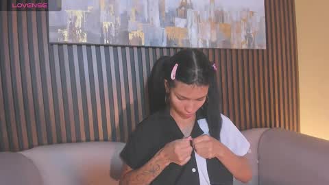 Snapshot of laura_aristizabal_19 chatting on 8, 10, 2025 Laura online show from 8, 10, 2025