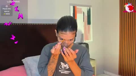 Snapshot of laura_aristizabal_19 chatting on 14, 10, 2025 Laura online show from 14, 10, 2025