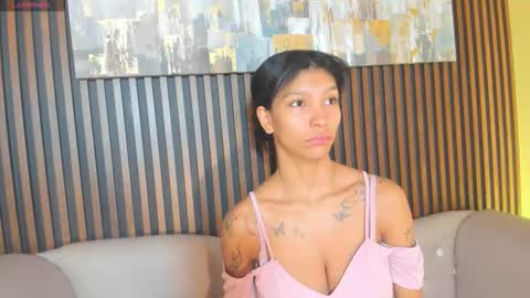 Snapshot of laura_aristizabal_19 chatting on 18, 10, 2025 Laura online show from 18, 10, 2025