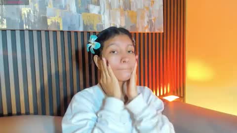 Snapshot of laura_aristizabal_19 chatting on 23, 10, 2025 Laura online show from 23, 10, 2025