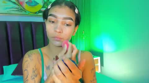 Snapshot of laura_aristizabal_19 chatting on 21, 11, 2025 Laura online show from 21, 11, 2025