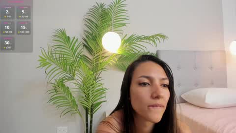 Laura Bonnet  online show from 16, 1, 2025