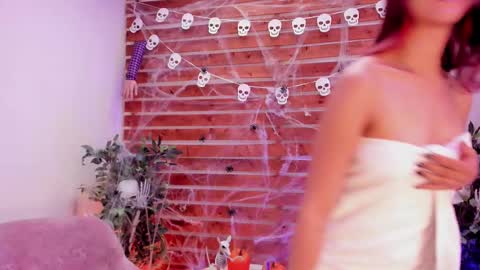 Laura Bonnet  online show from 28, 10, 2025