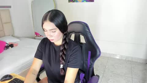 laura_carmona online show from 1, 10, 2025
