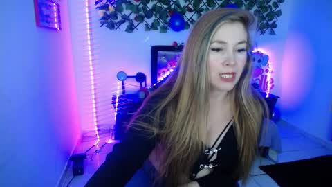 laura evans  online show from 10, 9, 2025