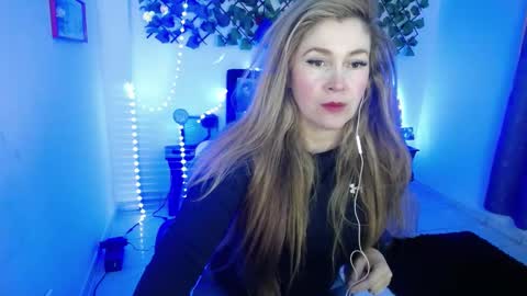 laura evans  online show from 7, 10, 2025