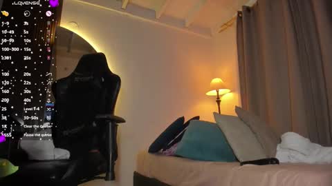 Snapshot of laura_hills18 chatting on 30, 10, 2025 Lura online show from 30, 10, 2025