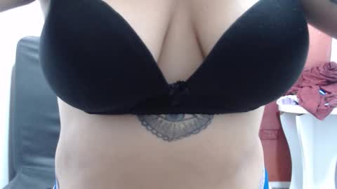 Snapshot of laura_hotyy chatting on 22, 10, 2025 Laura online show from 22, 10, 2025