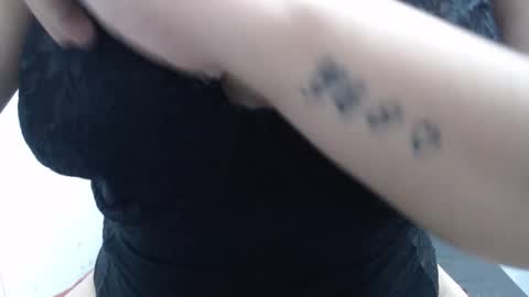 Snapshot of laura_hotyy chatting on 4, 11, 2025 Laura online show from 4, 11, 2025