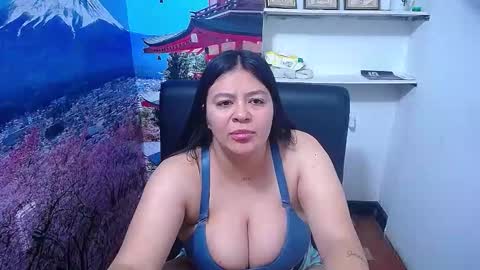 Snapshot of laura_hotyy chatting on 29, 11, 2025 Laura online show from 29, 11, 2025