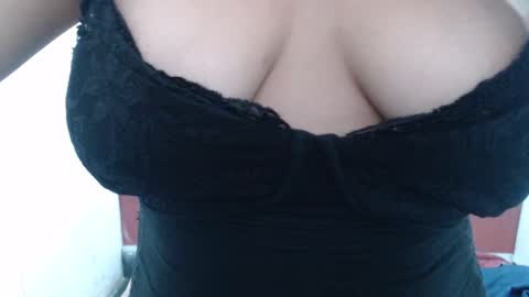 Snapshot of laura_hotyy chatting on 5, 12, 2025 Laura online show from 5, 12, 2025