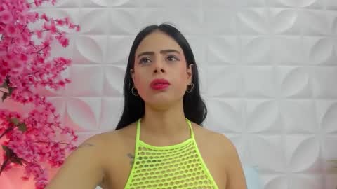 L A U R A online show from 16, 12, 2025