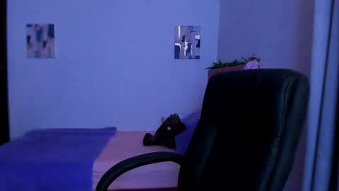 Laura Rose online show from 15, 12, 2025