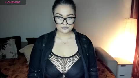 Snapshot of laura_sinner chatting on 17, 11, 2025 Laura online show from 17, 11, 2025