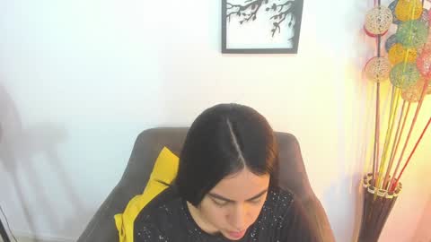 Snapshot of laura_soe chatting on 4, 1, 2025 LAURA SOE online show from 4, 1, 2025