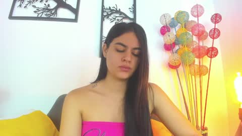 Snapshot of laura_soe chatting on 14, 1, 2025 LAURA SOE online show from 14, 1, 2025