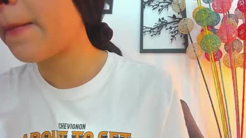 Snapshot of laura_soe chatting on 12, 2, 2025 LAURA SOE online show from 12, 2, 2025